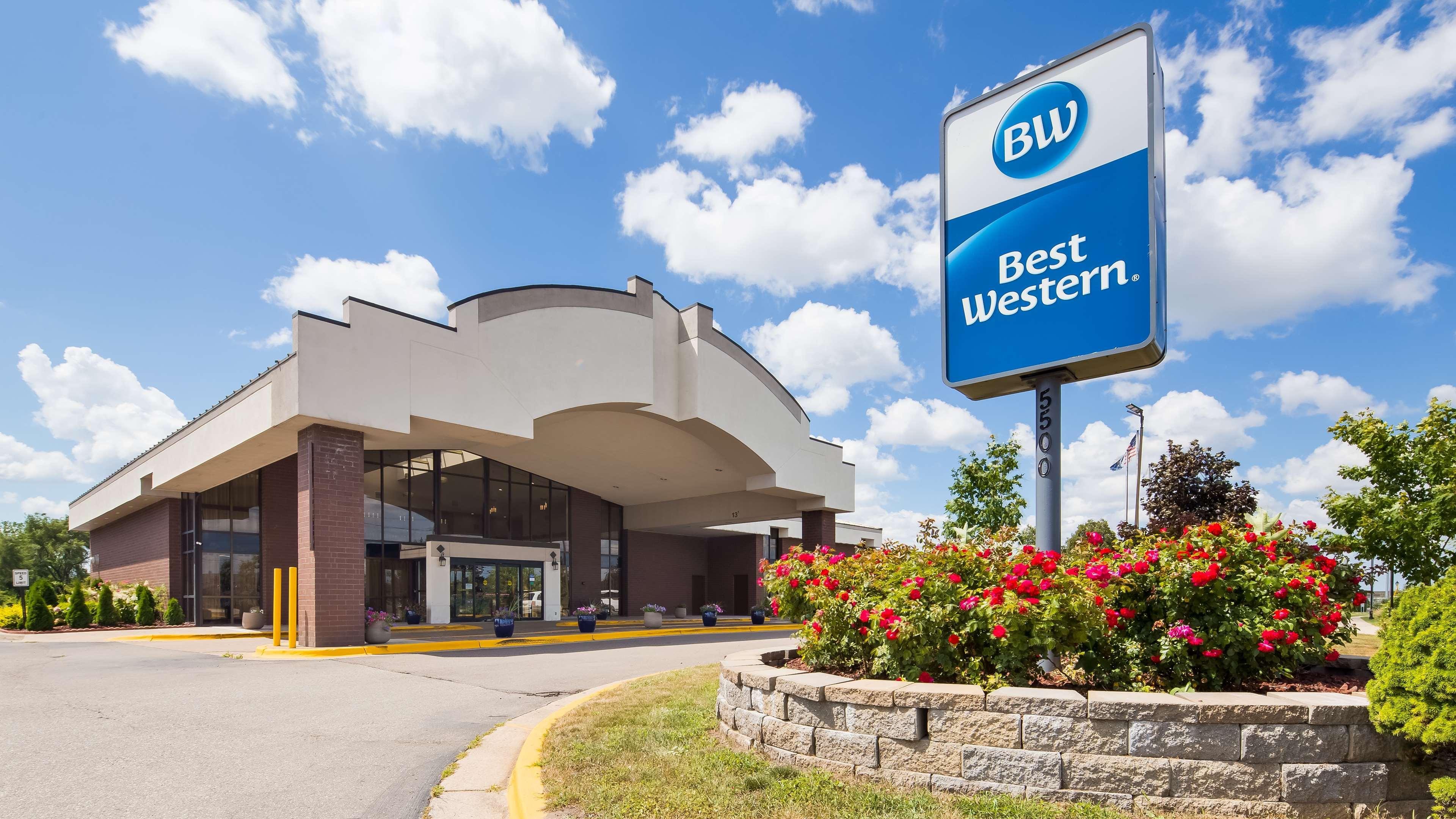 Americinn By Wyndham Grand Rapids Airport North Cascade Exterior photo